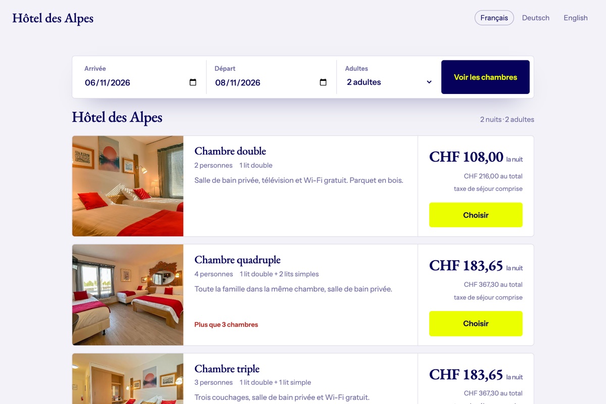 Buchungsseite eines Hotels mit Fotos, Zimmernamen und Preisen